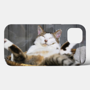最も可愛い赤ん坊の動物 ベッドの中の猫 iPhone 13ケース