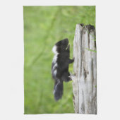 最も可愛い赤ん坊の動物 |ベビースカンク キッチンタオル (縦)