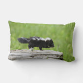 最も可愛い赤ん坊の動物 |ベビースカンク ランバークッション (裏面)