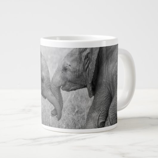 最も可愛い赤ん坊の動物 |ベビーゾウの挨拶 ジャンボコーヒーマグカップ (正面右)