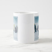 最も可愛い赤ん坊の動物 |ベビーペンギン食べ物を与えズ ジャンボコーヒーマグカップ (正面)