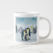 最も可愛い赤ん坊の動物 |ベビーペンギン食べ物を与えズ ジャンボコーヒーマグカップ (右)