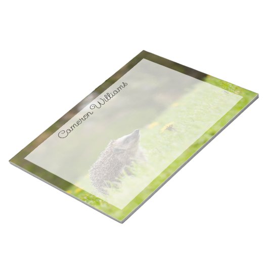 最も可愛い赤ん坊の動物 |ヨーロッパのヘッジホッグ ノートパッド (アングル)