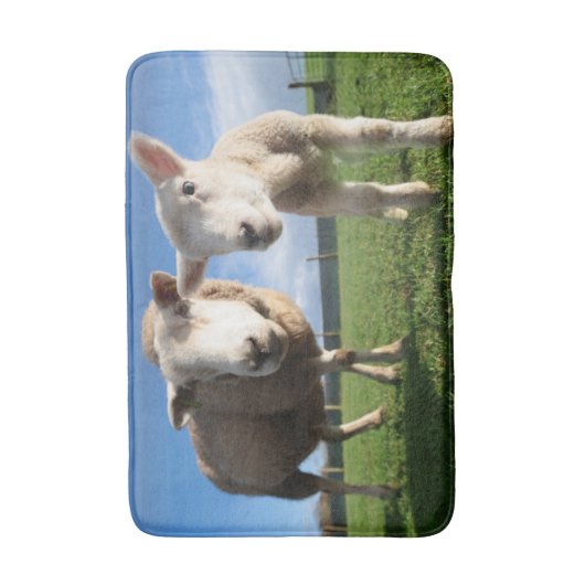 最も可愛い赤ん坊の動物 |ラム生まれたばかりのとママ バスマット (正面縦)