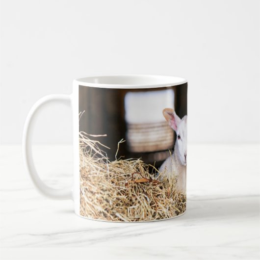 最も可愛い赤ん坊の動物 |ラム生まれたばかりの肉 コーヒーマグカップ (左)