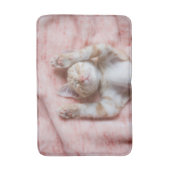 最も可愛い赤ん坊の動物 |小さなオレンジのストライプの子猫 バスマット (正面縦)