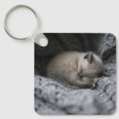 最も可愛い赤ん坊の動物 |小さな子猫が寝ている キーホルダー (正面)