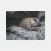 最も可愛い赤ん坊の動物 |小さな子猫が寝ている フリースブランケット (正面(横))