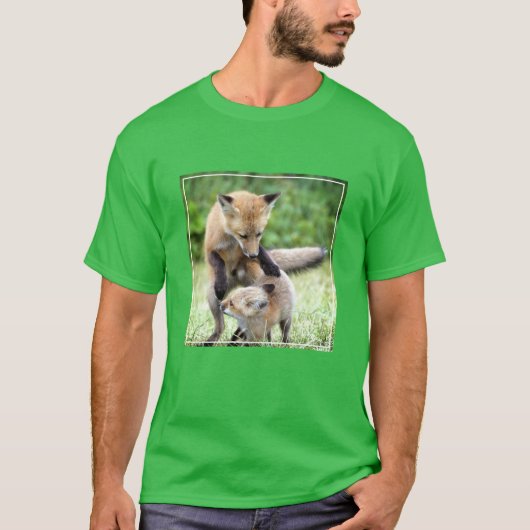最も可愛い赤ん坊の動物 |愛らしいキツネキット&ママ Tシャツ (正面)