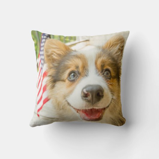 最も可愛い赤ん坊の動物 |愛国心のあるコーギの子犬 クッション (裏面)