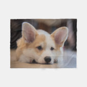 最も可愛い赤ん坊の動物 |眠いコギの子犬 フリースブランケット (正面(横))