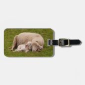 最も可愛い赤ん坊の動物 |笑顔の眠る子羊 ラゲッジタグ (正面横)