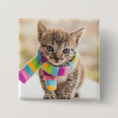 最も可愛い赤ん坊の動物 |虎猫キッテンレインボスカーフ 缶バッジ (正面)
