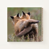 最も可愛い赤ん坊の動物 |赤いキツネキットの尾をロック ノートブック (裏面)