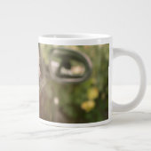 最も可愛い赤ん坊の動物 車の中のピーゲスの子犬|ピーゲス ジャンボコーヒーマグカップ (右)