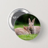 最も可愛い赤ん坊の動物 |野生のウサギ 缶バッジ (正面&裏面)