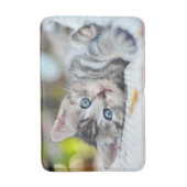 最も可愛い赤ん坊の動物 |青い目をした子猫 バスマット (正面縦)