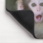 最も可愛い赤ん坊の動物 |驚いた雪猿 マウスパッド (コーナー)