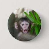 最も可愛い赤ん坊の動物 |驚いた雪猿 缶バッジ (正面)