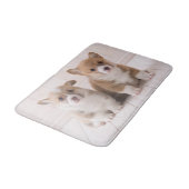 最も可愛い赤ん坊の動物 | 2つのベビーコーギス座り バスマット (アングル)