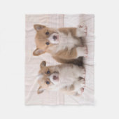 最も可愛い赤ん坊の動物 | 2つのベビーコーギス座り フリースブランケット (正面)