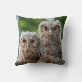 最も可愛い赤ん坊の動物 | 2つの若いフクロウ クッション (裏面)