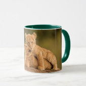 最も可愛い赤ん坊の動物 | 2匹のライオンの仔 マグカップ (正面右)