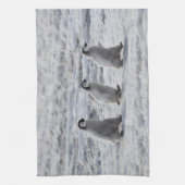 最も可愛い赤ん坊の動物 3台のエンペインギンの雛 キッチンタオル (縦)