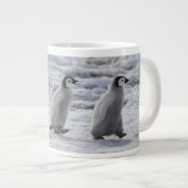 最も可愛い赤ん坊の動物 3台のエンペインギンの雛 ジャンボコーヒーマグカップ (正面右)