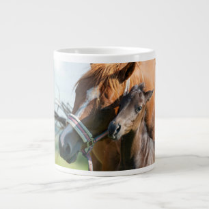 最も可愛い赤ん坊の動物 Black Foal with Mom ジャンボコーヒーマグカップ