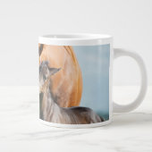 最も可愛い赤ん坊の動物 | Black Foal with Mom ジャンボコーヒーマグカップ (右)