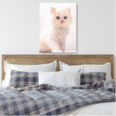最も可愛い赤ん坊の動物 | Blue Eye Kitten キャンバスプリント (インサイチュ (寝室))