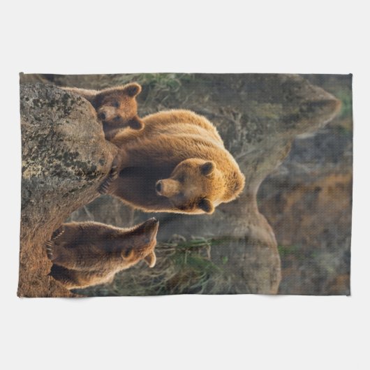 最も可愛い赤ん坊の動物 | Brown Bearファミリー キッチンタオル (横)