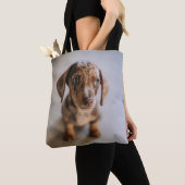 最も可愛い赤ん坊の動物 | Brown Dachshund Puppy トートバッグ (クローズアップ)