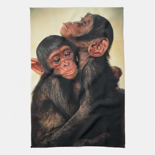 最も可愛い赤ん坊の動物 | Chimpanzee Hug キッチンタオル (縦)