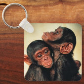 最も可愛い赤ん坊の動物 | Chimpanzee Hug キーホルダー (正面)