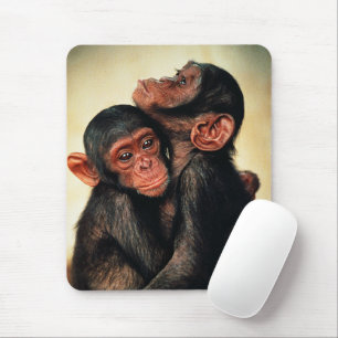 最も可愛い赤ん坊の動物 Chimpanzee Hug マウスパッド