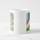 最も可愛い赤ん坊の動物 Corgi Puppy in the Yard ジャンボコーヒーマグカップ (正面)