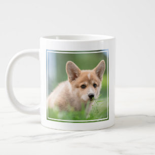 最も可愛い赤ん坊の動物 Corgi Puppy in the Yard ジャンボコーヒーマグカップ