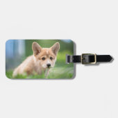 最も可愛い赤ん坊の動物 Corgi Puppy in the Yard ラゲッジタグ (正面横)