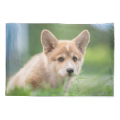 最も可愛い赤ん坊の動物 Corgi Puppy in the Yard 枕カバー (裏面)