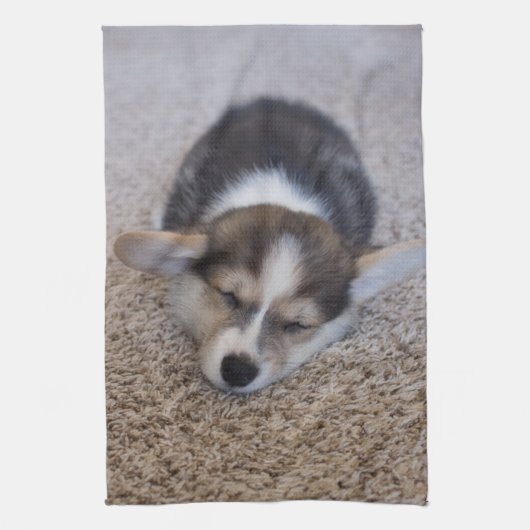 最も可愛い赤ん坊の動物 | Corgi Puppy on Shag Rug キッチンタオル (縦)