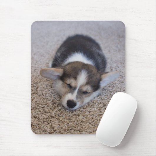 最も可愛い赤ん坊の動物 | Corgi Puppy on Shag Rug マウスパッド (マウス)