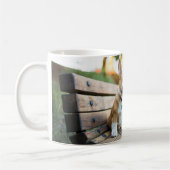 最も可愛い赤ん坊の動物 | Corgi Pupy on a Park Bench コーヒーマグカップ (左)