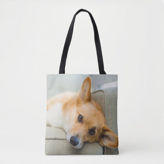 最も可愛い赤ん坊の動物 Corgi Pupy on Couch トートバッグ (正面)