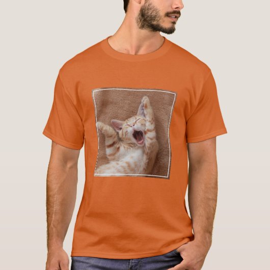最も可愛い赤ん坊の動物 | Ginger Kittenあくびをする Tシャツ (正面)
