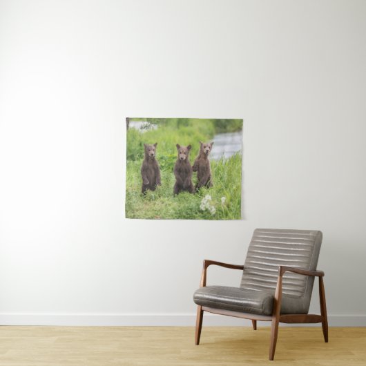 最も可愛い赤ん坊の動物 | Kamchatka Brown Bear Cubs タペストリー (インサイチュ(横))