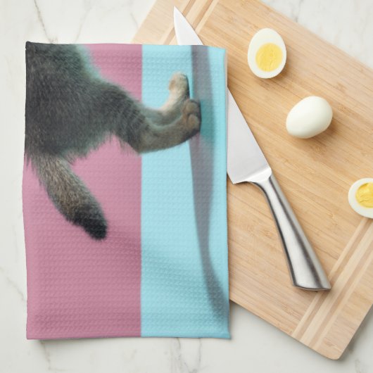 最も可愛い赤ん坊の動物 | Kitten Looking at魚鉢 キッチンタオル (四つ折り)