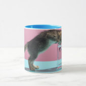 最も可愛い赤ん坊の動物 | Kitten Looking at魚鉢 マグカップ (中央)