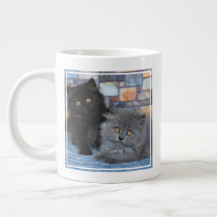 最も可愛い赤ん坊の動物 Persian Kittens on Blanケット ジャンボコーヒーマグカップ